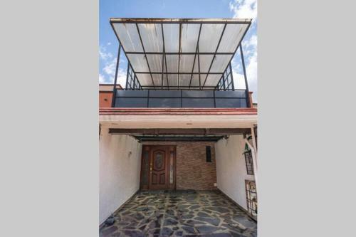Casa de 4 Pisos Con Gym, Terraza, Jacuzzi Y Oficina