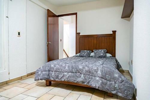 Casa de 4 Pisos Con Gym, Terraza, Jacuzzi Y Oficina