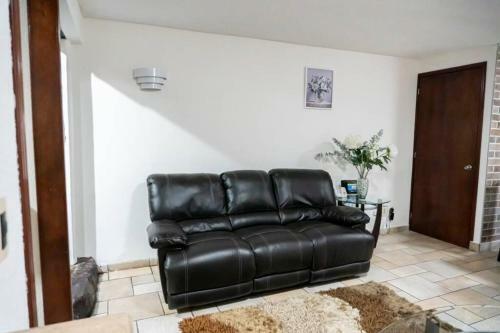 Casa de 4 Pisos Con Gym, Terraza, Jacuzzi Y Oficina