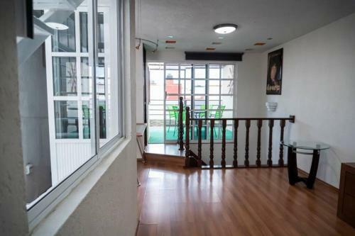 Casa de 4 Pisos Con Gym, Terraza, Jacuzzi Y Oficina
