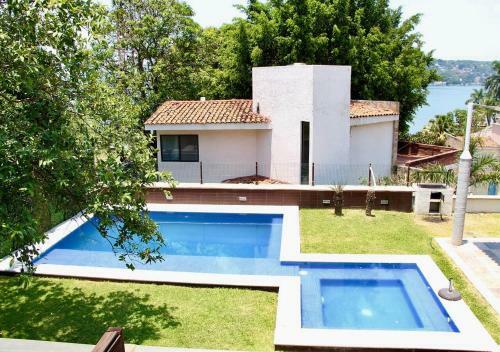Casa Con Alberca Junto Al Lago