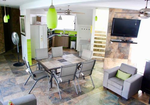 Casa Con Alberca Junto Al Lago