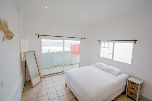 Beachfront 4 Bedroom House - Sleeps 10