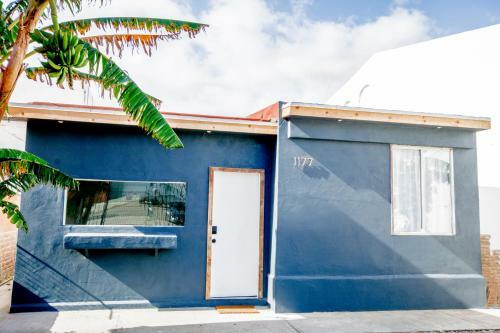 Beachfront 4 Bedroom House - Sleeps 10