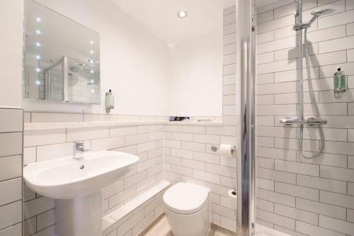 Innkeeper's Lodge Exeter, Clyst St George
