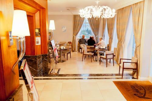 Riviera Hotel