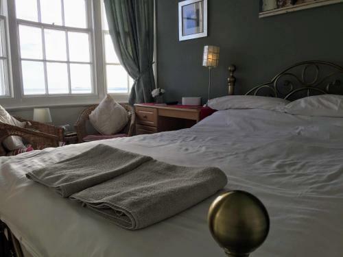 Hostal Whitecliff Guest House