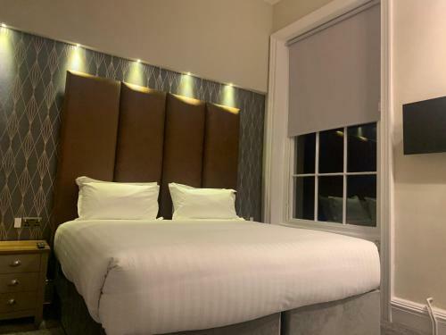 Hostal Marina Court