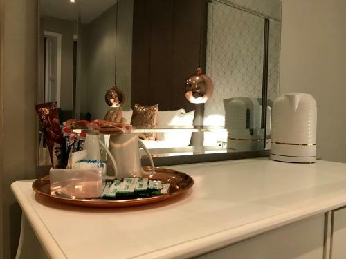 Hostal Marina Court