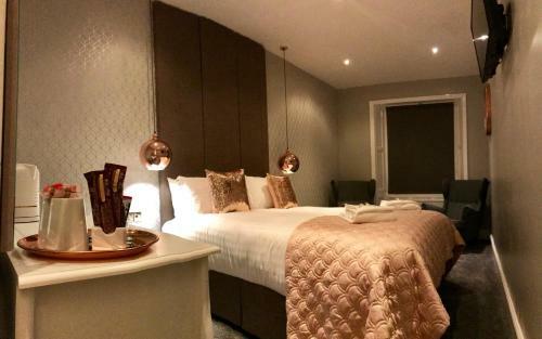 Hostal Marina Court