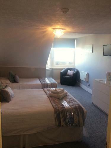 Hostal Marina Court