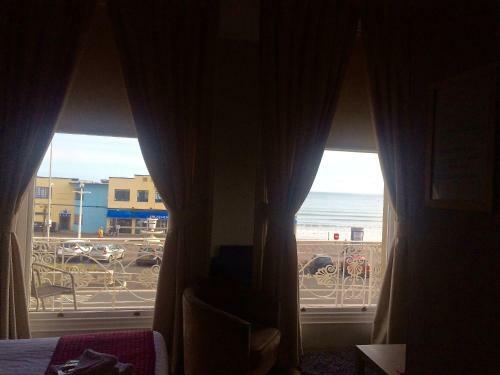 Hostal Marina Court
