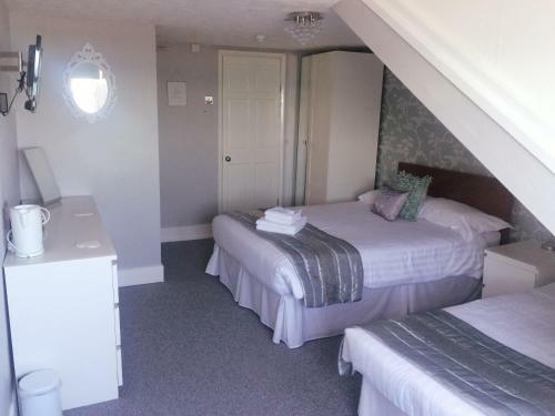 Hostal Marina Court
