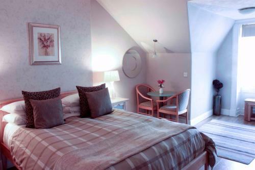 Hostal Kew House And Apartments