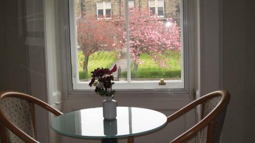 Hostal Kew House And Apartments