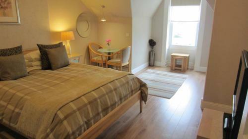 Hostal Kew House And Apartments