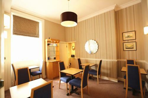 Hostal Kew House And Apartments