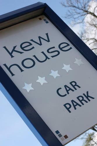 Hostal Kew House And Apartments