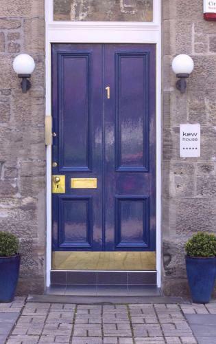 Hostal Kew House And Apartments