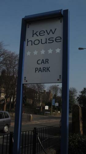 Hostal Kew House And Apartments