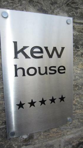 Hostal Kew House And Apartments
