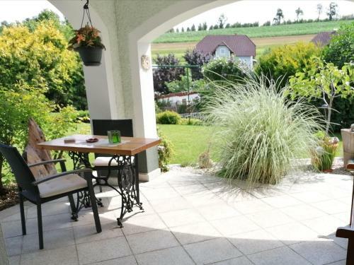 Cosy Apartment In Oed-�hling With Garden