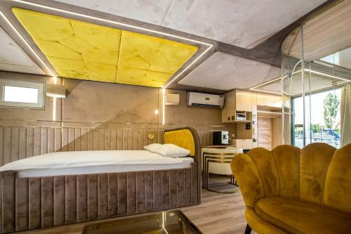 Myhouseboat 1
