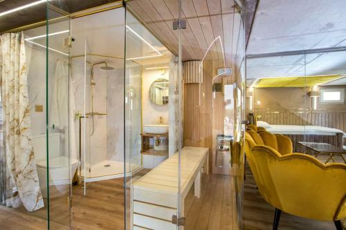 Myhouseboat 1
