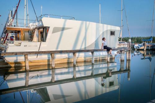 Myhouseboat 1