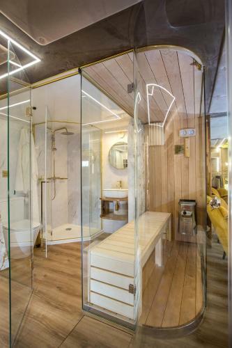 Myhouseboat 1