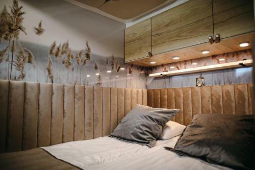 Myhouseboat 2