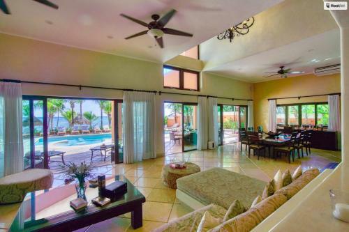 Beachfront Cenote Villa- Breakfast-cooks Included!