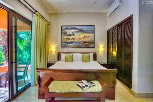 Beachfront Cenote Villa- Breakfast-cooks Included!