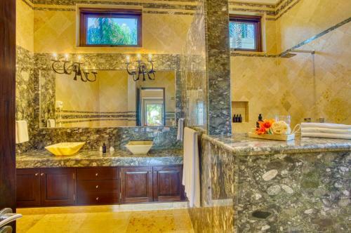 Beachfront Cenote Villa- Breakfast-cooks Included!