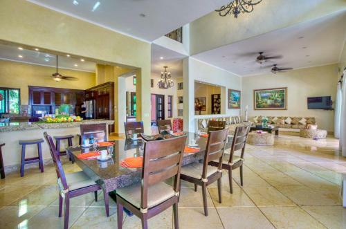 Beachfront Cenote Villa- Breakfast-cooks Included!