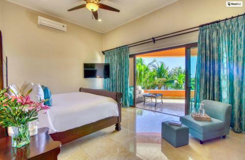 Beachfront Cenote Villa- Breakfast-cooks Included!