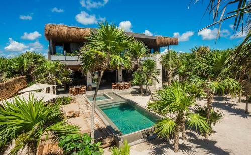 Beachfront Villa In Tankah Bay