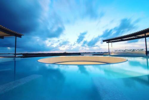 Boho Condo Infinity Rooftop Pool Gym