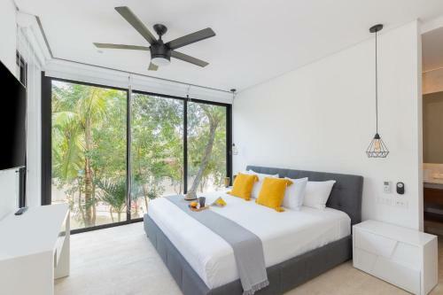 Boho Condo Infinity Rooftop Pool Gym