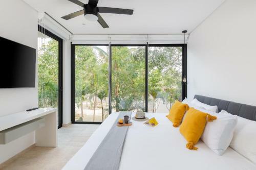 Boho Condo Infinity Rooftop Pool Gym