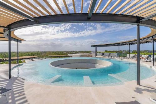 Boho Condo Infinity Rooftop Pool Gym