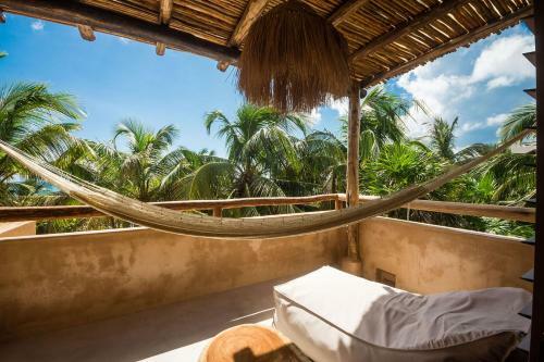 Beachfront Villa For 14 Guests!