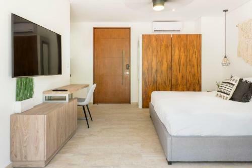 Boho Chic Studio 360� Rooftop Pool Gym