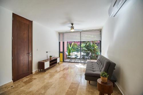 Modern And Bright 2 Bedroom/2 Bathroom Apartment