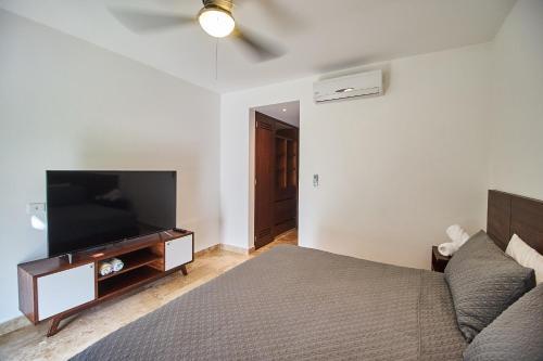 Modern And Bright 2 Bedroom/2 Bathroom Apartment