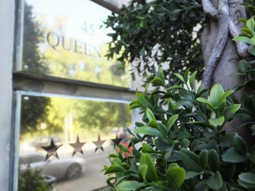 Hostal Queens Guest House