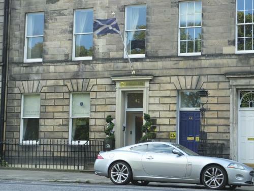 Hostal Queens Guest House