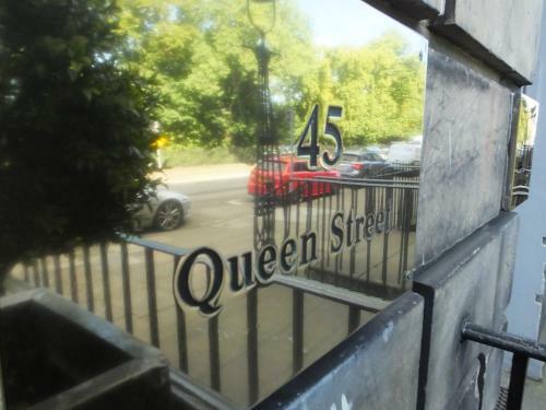 Hostal Queens Guest House