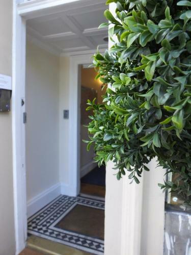 Hostal Queens Guest House