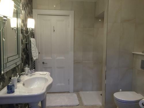 Bed & Breakfast Claremont House